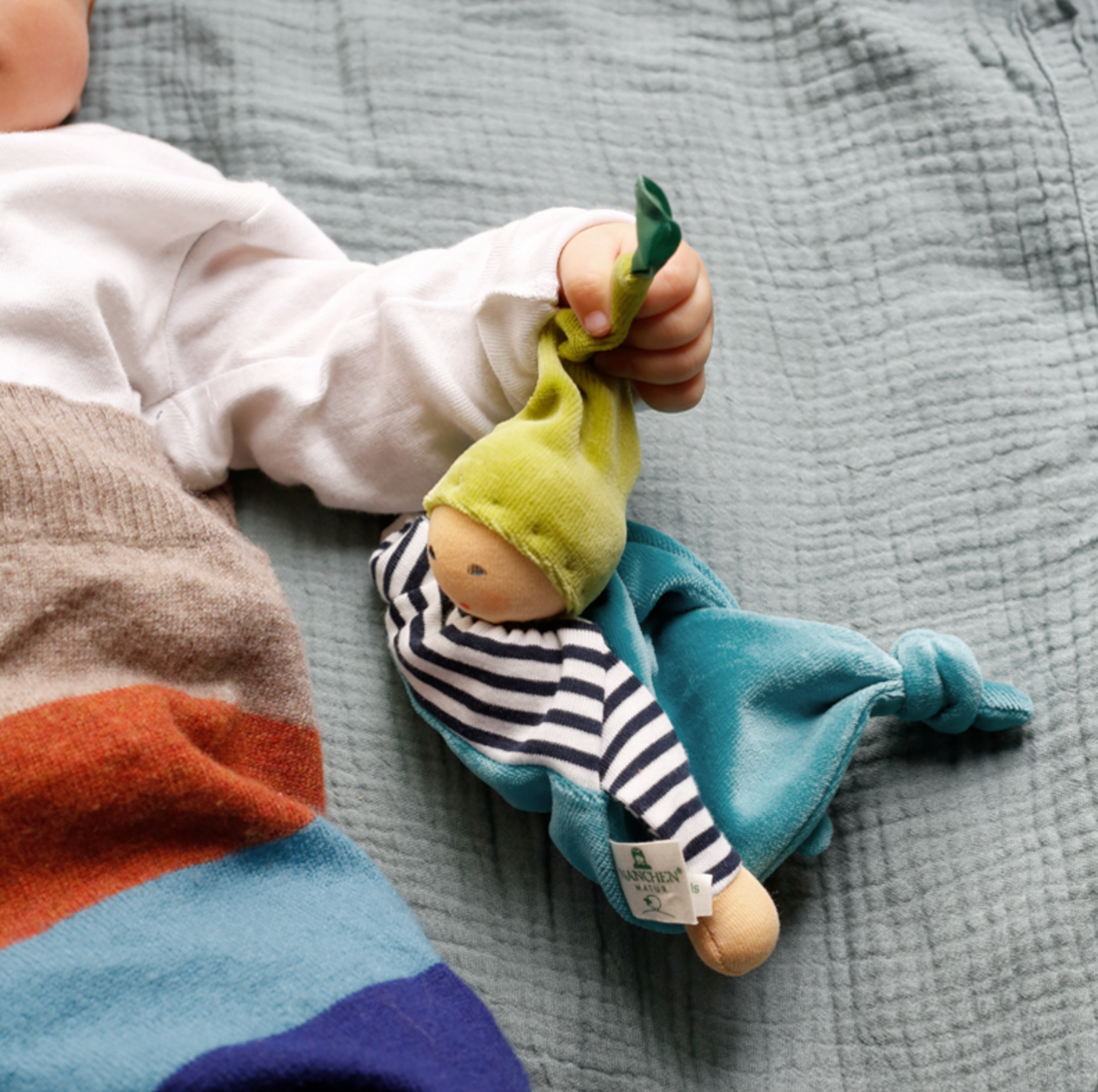 Nanchen Natur Waldorf Doll - Waldelfe türkis-blau